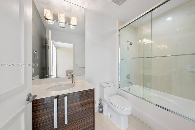 Building Photo - 2020 N Bayshore Dr