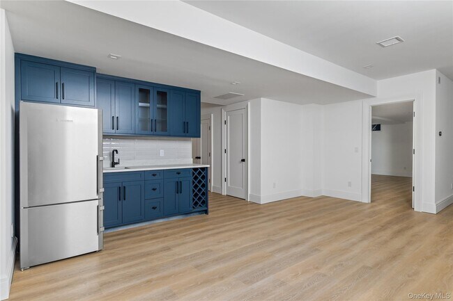 Building Photo - 42 Mamaroneck Rd