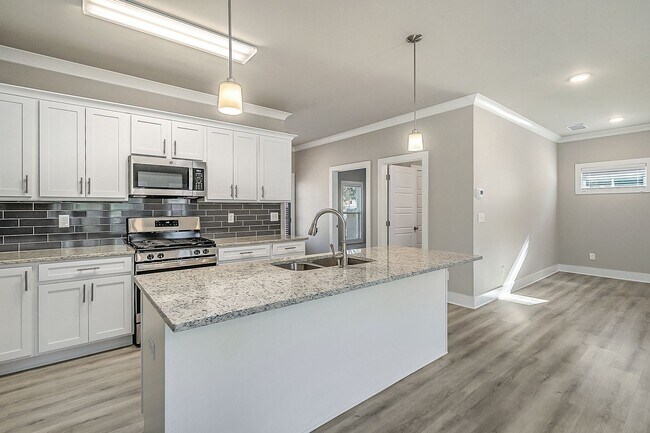 Building Photo - 216 Colima Ave