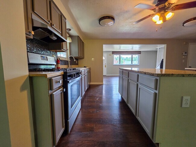 Building Photo - 151 Mahoning Dr