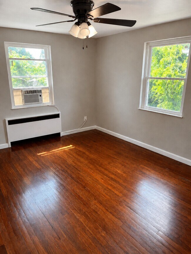 Building Photo - 3903 E Gatewood Ln