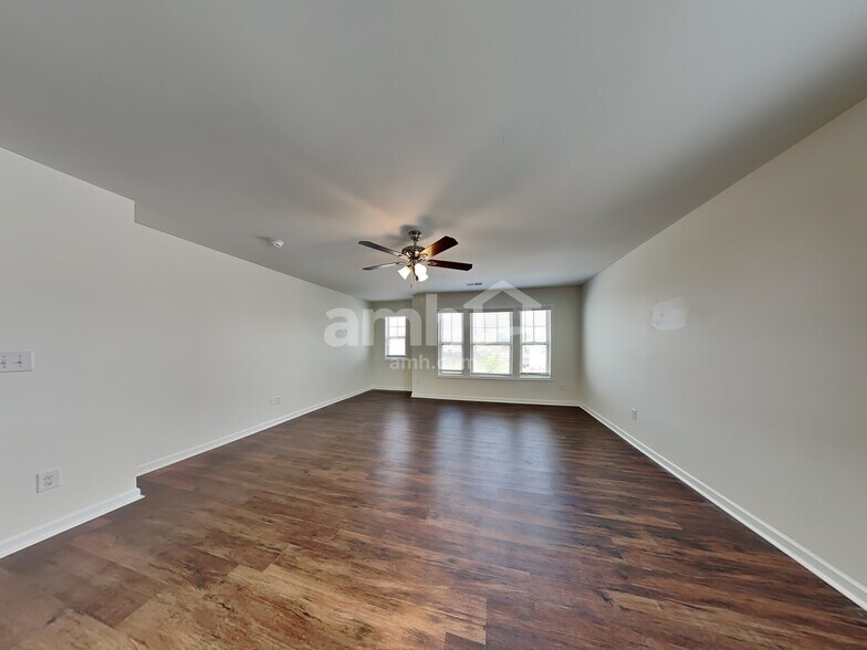 Building Photo - 810 Genesis Wy