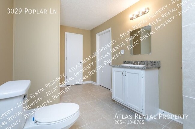Building Photo - 3029 Poplar Ln