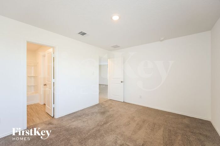 Building Photo - 1347 White Willow