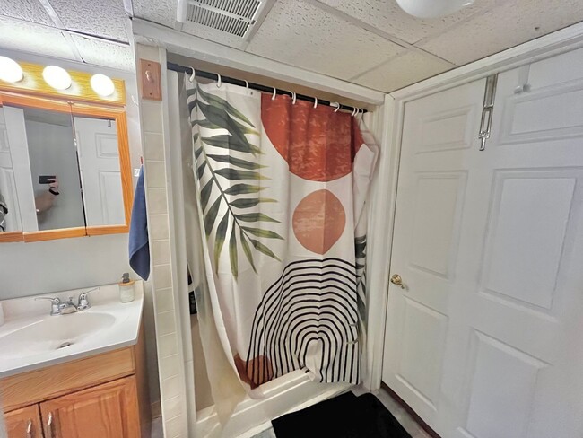 Building Photo - 4BD/3BTH In Southside - Laundry - Central ...