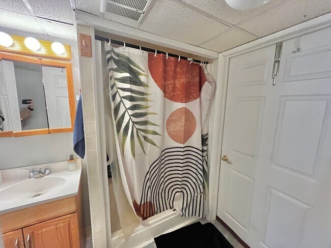 Building Photo - 4BED/3BATH In Southside - Laundry - Centra...