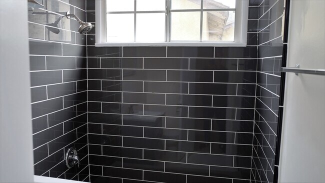 Building Photo - Spacious, modern, and bright! Love at first sight