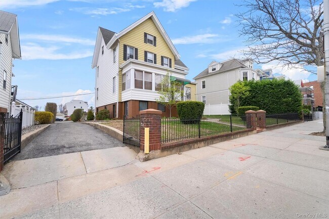 Building Photo - 135 Beekman Ave
