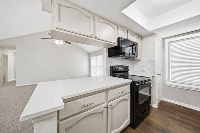 Building Photo - 16310 Emberwood Dr