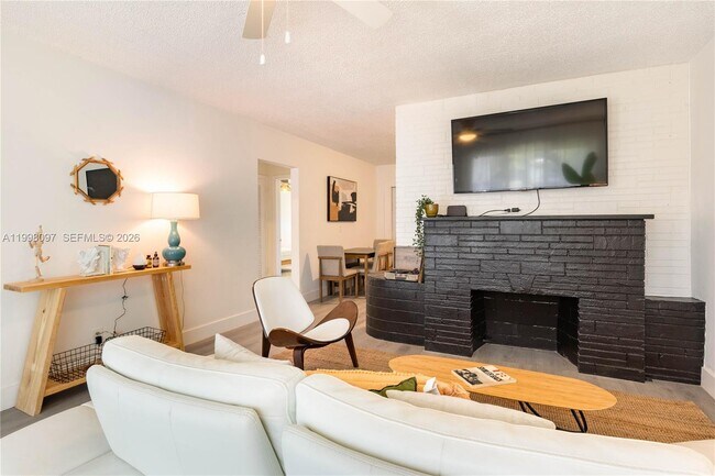 Building Photo - 20 SE 13th Terrace