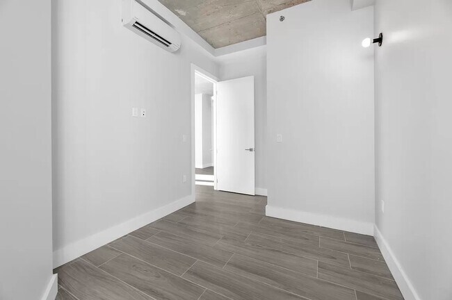 Building Photo - 101 Macombs Place