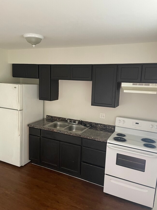 Building Photo - 704 Denson Dr