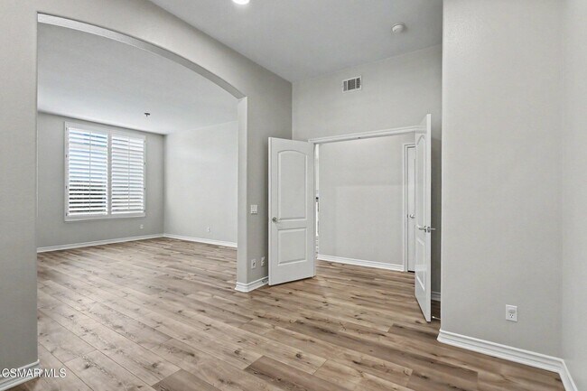 Building Photo - 4614 Via Del Rancho