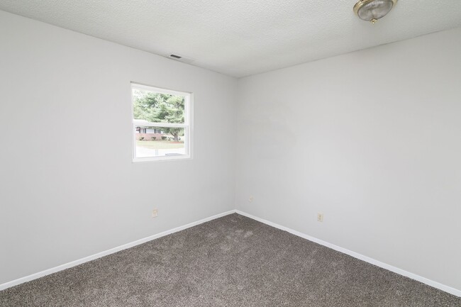 Building Photo - 1108 Bryn Mawr Ave