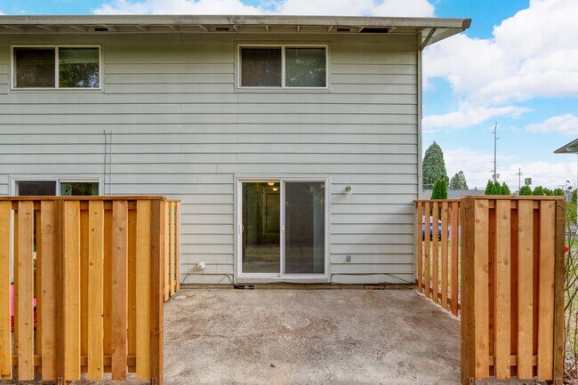Building Photo - RECENTLY UPDATED  2 BEDROOM & 1 .5 BATH CONDO