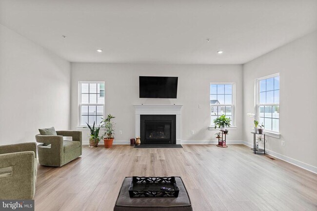 Building Photo - 12105 Empire Ln