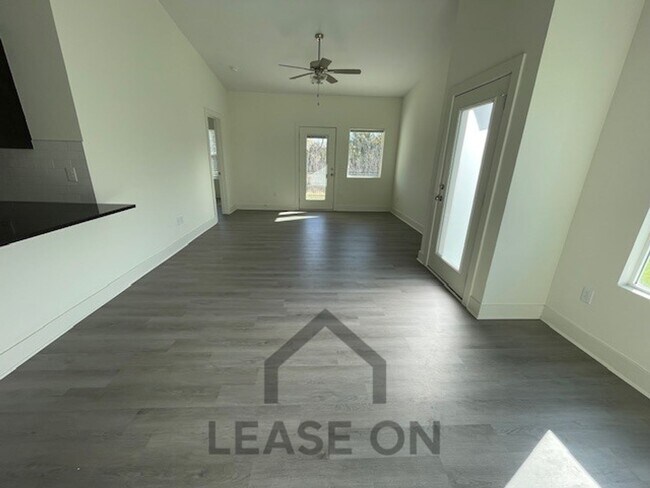 Building Photo - 1753/55 Hickory