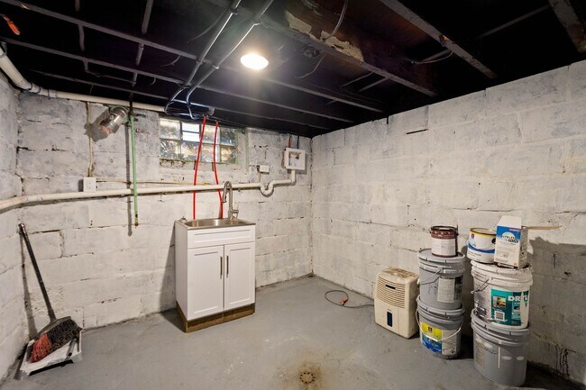 Building Photo - Stunning 2 bedroom home in Ambridge available July 1!