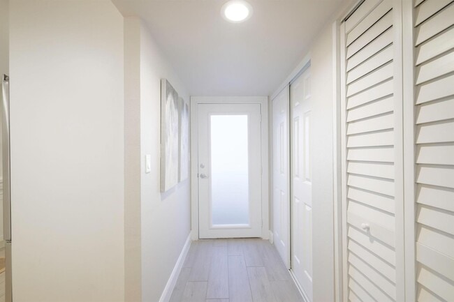 Building Photo - 601 N Ocean Blvd