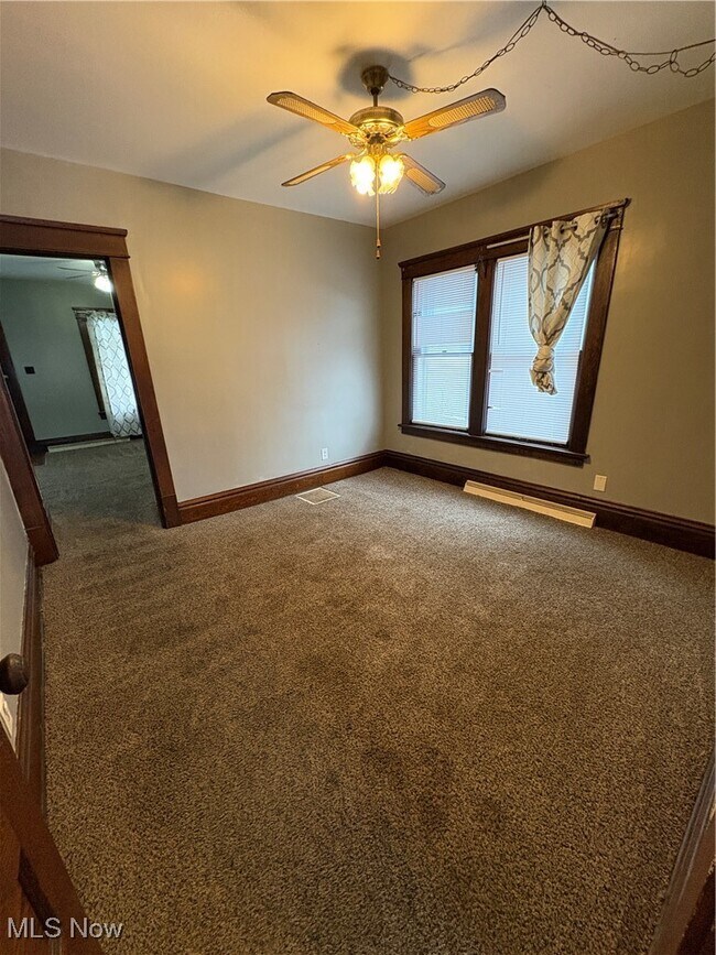 Building Photo - 242 W Summit St