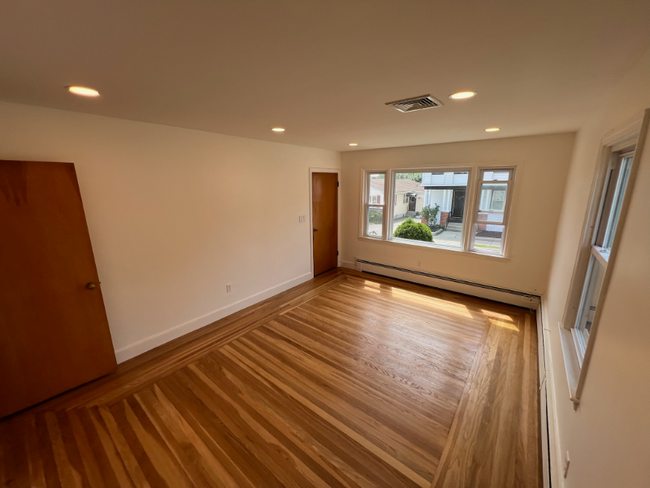 Building Photo - 341 Jastram St
