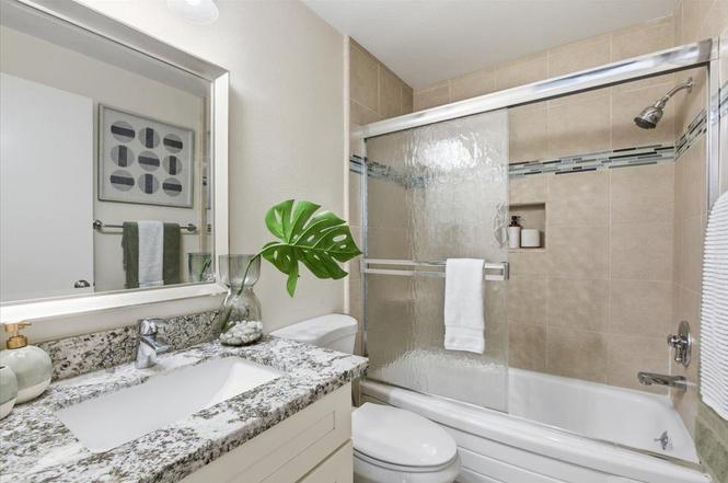 Building Photo - 280 Easy St