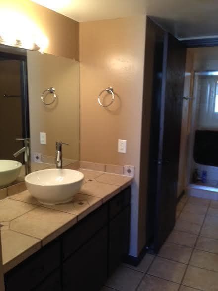 Building Photo - 3 Bedroom Condo in Sunset Mesa