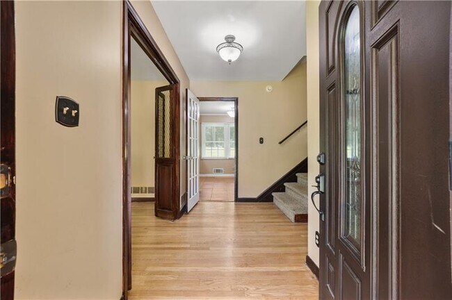 Building Photo - 3082 Briarleaf Dr