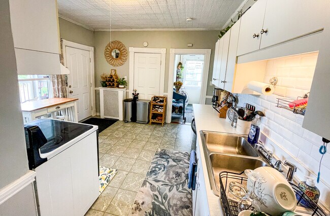 Kitchen - 415 Highland St