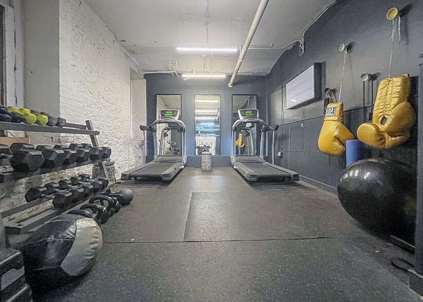 Building Photo - Central Park West