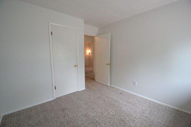Building Photo - 3106 Gomer Ave
