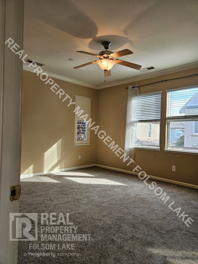 Building Photo - Lincoln Crossing Gated Community 3-Bedroom...