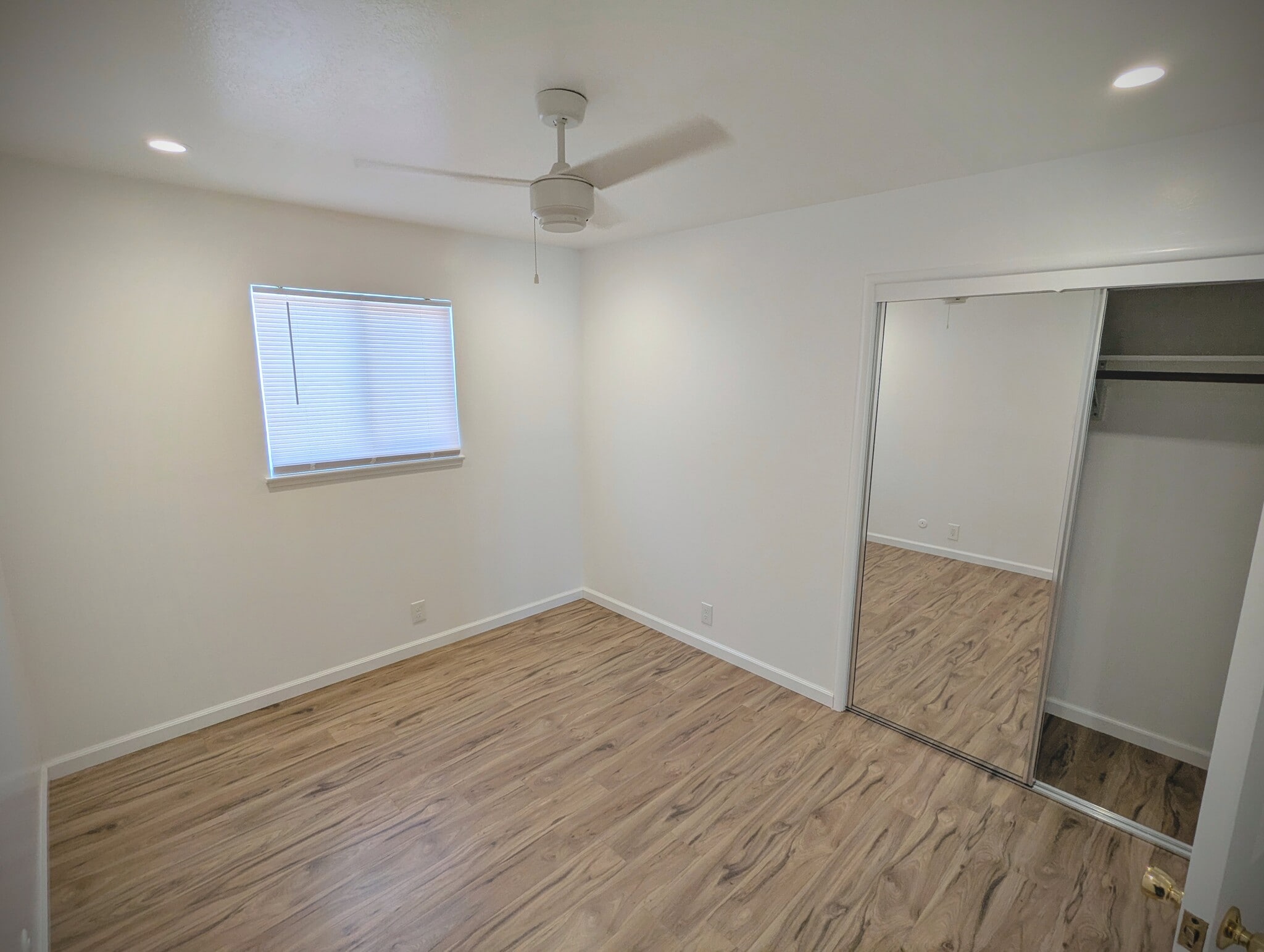 Building Photo - 2213 Newport Dr