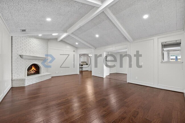 Building Photo - 2501 Bluffton Dr