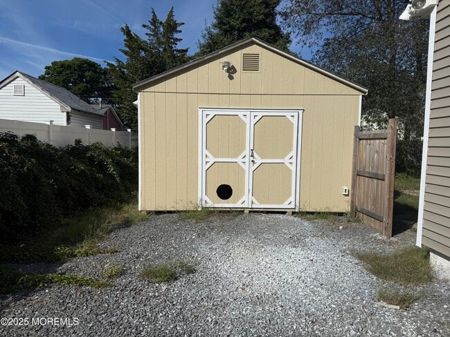 Building Photo - 410 Bay Way