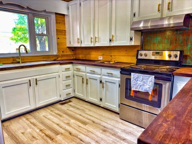 Building Photo - 229 Pee Dee