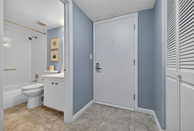 Building Photo - 209 N Fort Lauderdale Beach Blvd