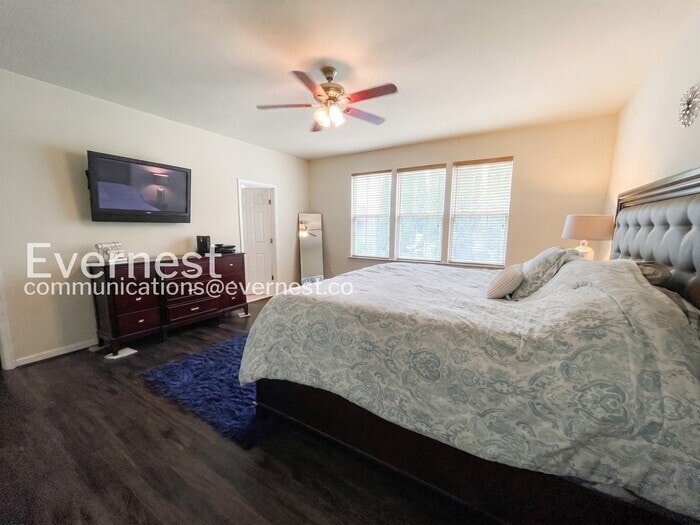 Building Photo - 8353 Middle Ruddings Dr