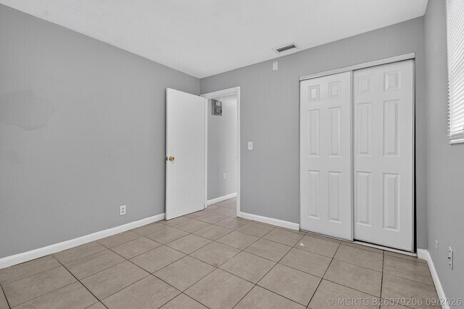 Building Photo - 1037 W 28th St