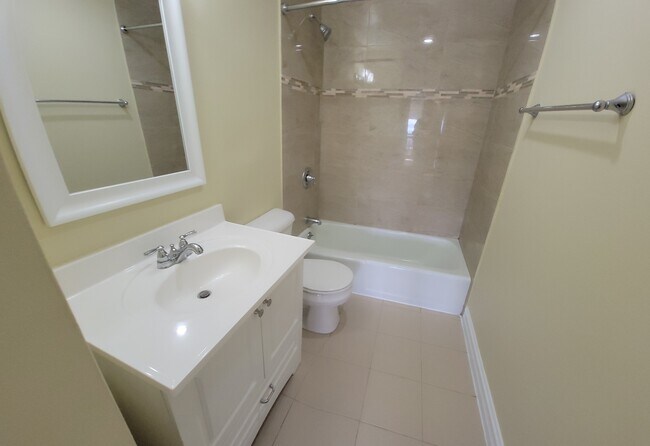 Building Photo - 5415 N Sheridan Rd