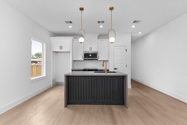 Building Photo - 2316 McKee St