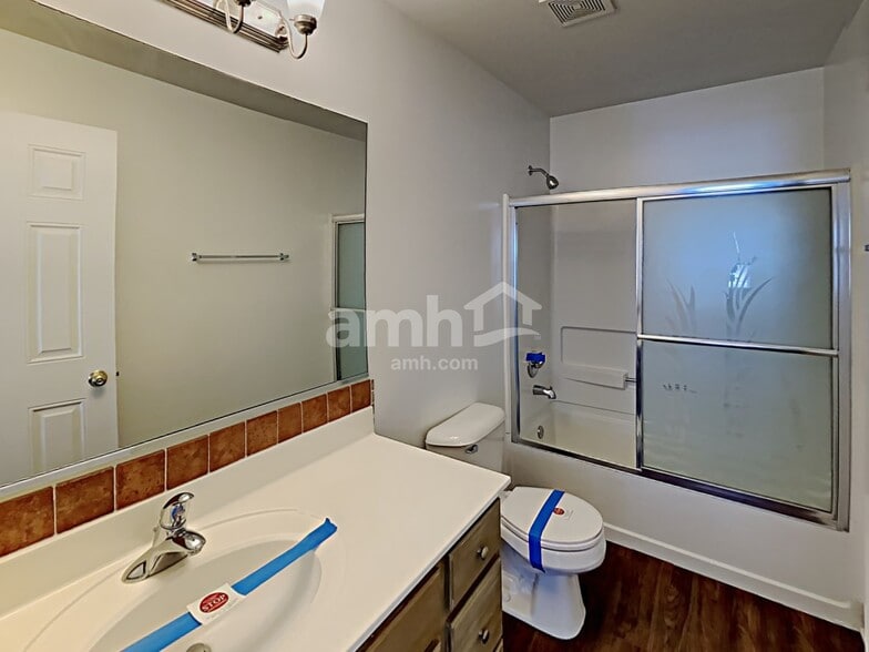 Building Photo - 204 Stearn Dr