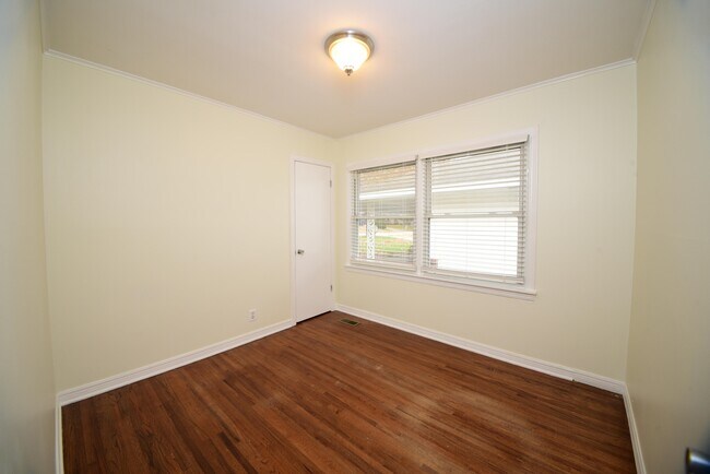 Building Photo - 3522 S Toledo Ave