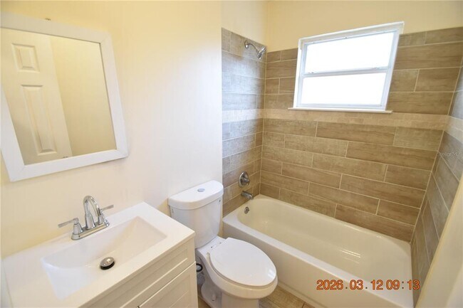 Building Photo - 1106 E Seneca Ave