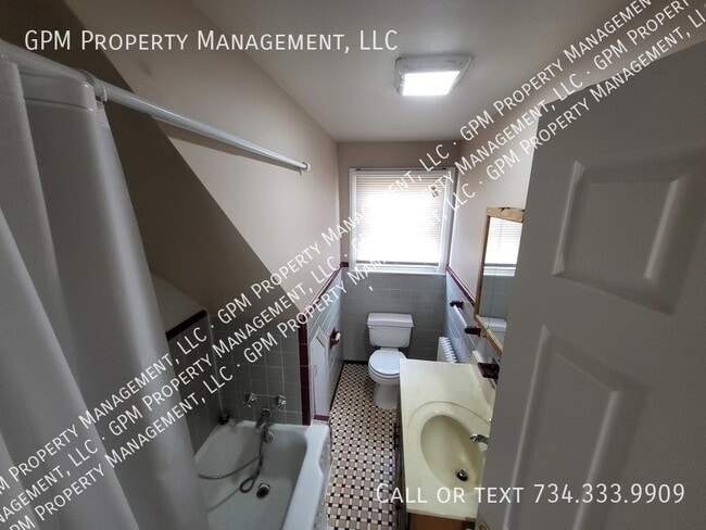 Building Photo - 2557 4th St