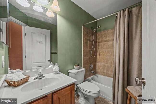 Building Photo - 735 Parev Way