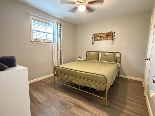 Building Photo - 1412 E 35th St