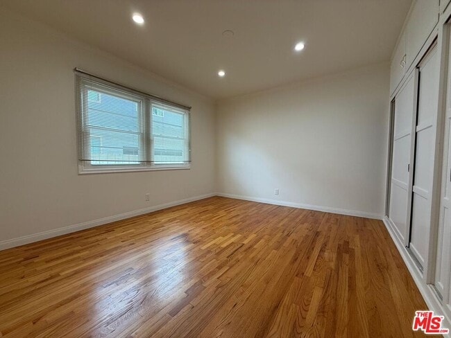 Building Photo - 1025 W Clark Ave