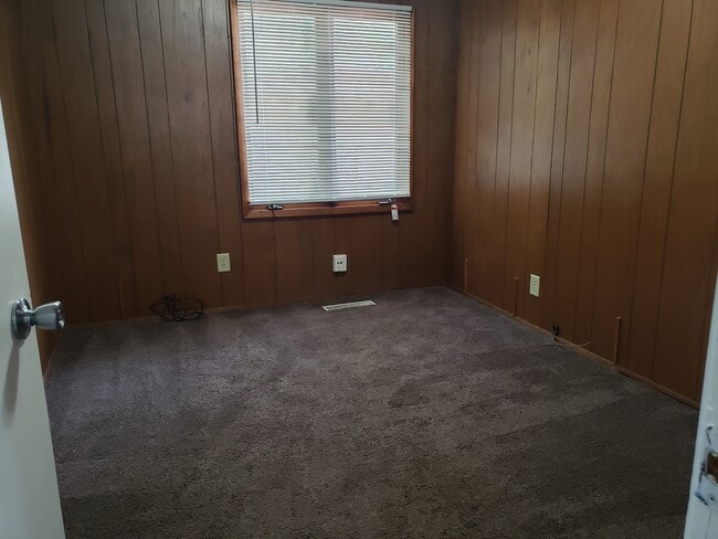 Building Photo - 302 St Jude Ave