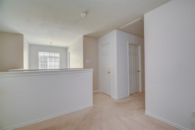 Building Photo - 5723 Vinemont Ln